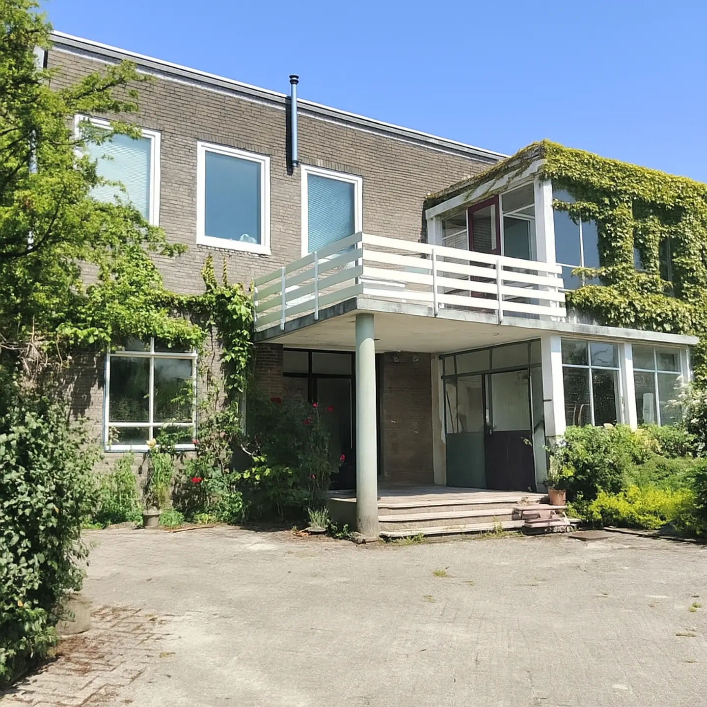 De oude zuivelfabriek aan Hearrewei 2 in Marrum, de locatie van de GroeiFabryk